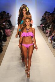 AdrienneBailon_NicolitaSwimwearshow_Miami_180711_006.jpg