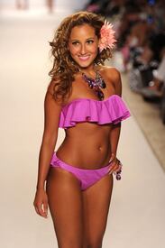 AdrienneBailon_NicolitaSwimwearshow_Miami_180711_007.jpg