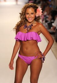 AdrienneBailon_NicolitaSwimwearshow_Miami_180711_010.jpg