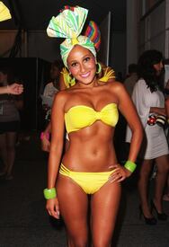 AdrienneBailon_NicolitaSwimwearshow_Miami_180711_034.jpg