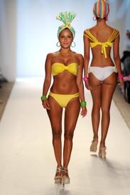 AdrienneBailon_NicolitaSwimwearshow_Miami_180711_039.jpg