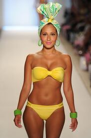 AdrienneBailon_NicolitaSwimwearshow_Miami_180711_042.jpg