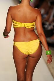 AdrienneBailon_NicolitaSwimwearshow_Miami_180711_045.jpg