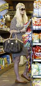 Paris Hilton shops for snacks at Pacific Coast Greens in Malibu462lo.jpg