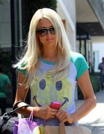 Paris and Nicky Hilton out shopping in Brentwood together862lo.jpg