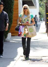 Paris and Nicky Hilton out shopping in Brentwood together865lo.jpg
