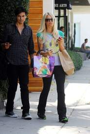 Paris and Nicky Hilton out shopping in Brentwood together866lo.jpg