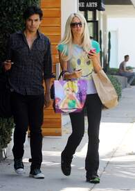 Paris and Nicky Hilton out shopping in Brentwood together867lo.jpg