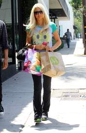Paris and Nicky Hilton out shopping in Brentwood together875lo.jpg