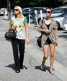 Paris and Nicky Hilton out shopping in Brentwood together882lo.jpg