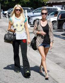 Paris and Nicky Hilton out shopping in Brentwood together884lo.jpg