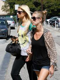 Paris and Nicky Hilton out shopping in Brentwood together885lo.jpg