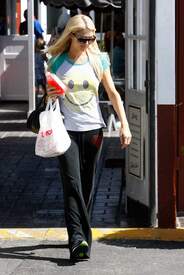 Paris and Nicky Hilton out shopping in Brentwood together887lo.jpg
