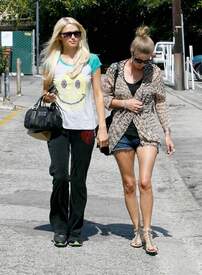Paris and Nicky Hilton out shopping in Brentwood together894lo.jpg