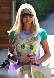 Paris and Nicky Hilton out shopping in Brentwood together900lo.jpg