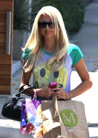 Paris and Nicky Hilton out shopping in Brentwood together904lo.jpg