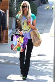 Paris and Nicky Hilton out shopping in Brentwood together905lo.jpg