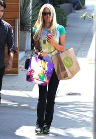 Paris and Nicky Hilton out shopping in Brentwood together906lo.jpg