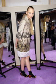 CacharelSpring2007BackstageLB5HDEqoNGbx.jpg