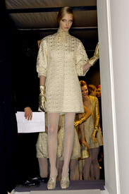 MoschinoFall2007BackstageTAblCyibx5Mx.jpg