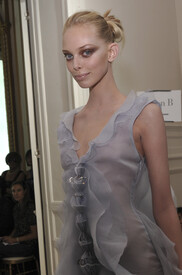 ValentinoFall2008BackstageUqijj19FYUVx.jpg