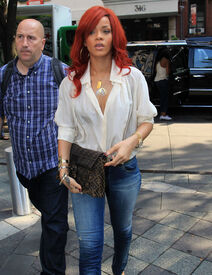 20724_Preppie_Rihanna_at_an_office_building_in_M.jpg