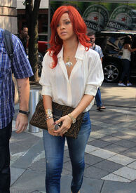 20783_Preppie_Rihanna_at_an_office_building_in_M.jpg