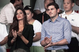 2019_iker-casillas-y-sara-carbonero-aplauden-en-un-acto-en-china.jpg