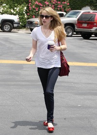 001_Tikipeter_Emma_Roberts_leaving_The_Coffee_Bean.jpg