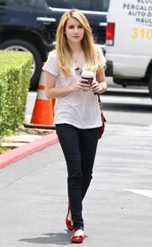 002_Tikipeter_Emma_Roberts_leaving_The_Coffee_Bean.jpg