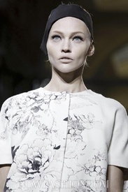 2011-07-04-20-18-36-giambattista-valli-2426.jpg