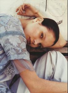 elle april RU 2004 alice10.jpg