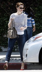 Mandy_Moore_out_in_Beverly_Hills__2_.jpg