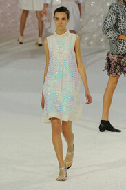 th_Chanel_Spring_2012_jd9aeeg_GGr6x.jpg