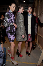 Jonathan_Saunders_Fall_2012_Backstage_bd67_Bh_VV3_Y.jpg