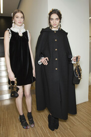 th_Dolce_Gabbana_Fall_2012_Backstage_b_SAV_nu6c1mx.jpg