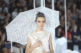 Louis_Vuitton_Spring_2012_Details_MFK_OOh_SZhyx.jpg