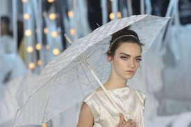 Louis_Vuitton_Spring_2012_Details_B-1_Pi72_C4_Vwx.jpg