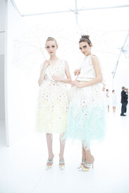 Louis_Vuitton_Spring_2012_Backstage_i_YKQB80_GRNXx.jpg