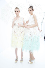 Louis_Vuitton_Spring_2012_Backstage_k_N1_F8_Dif0_Z2x.jpg