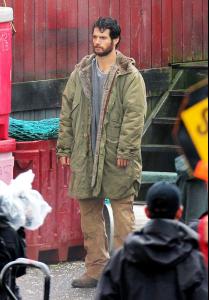 set-photo-man-of-steel-henry-cavill-as-scruffy-clark-kent.jpg