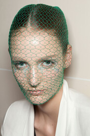 Giambattista_Valli_Fall_2012_Backstage_Ewm_Cvm_Yo_X.jpg