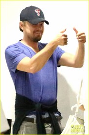 003_leonardo-dicaprio-thumbs-up-after-toni-g.jpg