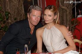 1548409-exclu-natasha-poly-et-son-mari-peter-950.jpg