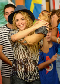 shakira0914BZNImage024.jpg