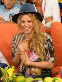 shakira0914BZNImage050.jpg