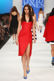 David_Jones_Runway_Melbourne_Fashion_Festival_0dIfTdxjME2x.jpg