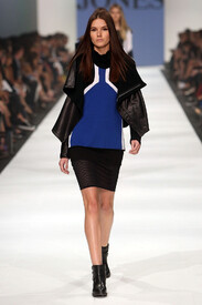 David_Jones_Runway_Melbourne_Fashion_Festival_Xswls_pRsv9x.jpg