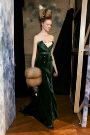 Alexis_Mabille_Fall_2014_Backstage_yjH6sp9K6P6x.jpg
