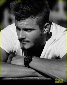 alexander-ludwig-flaunt-shirtless-underwear-07.jpg